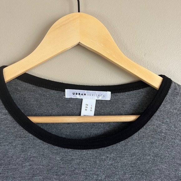 ⚠️CLEARANCE $5⚠️ Grey Crew T-Shirt - Picture 2 of 2